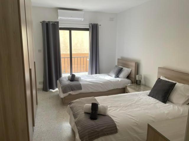 Spacious 3 Bedroom Apartment In The Heart Of St Julians San Ġiljan Buitenkant foto