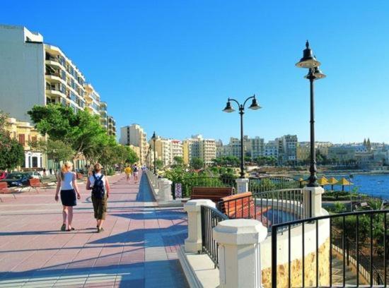 Spacious 3 Bedroom Apartment In The Heart Of St Julians San Ġiljan Buitenkant foto