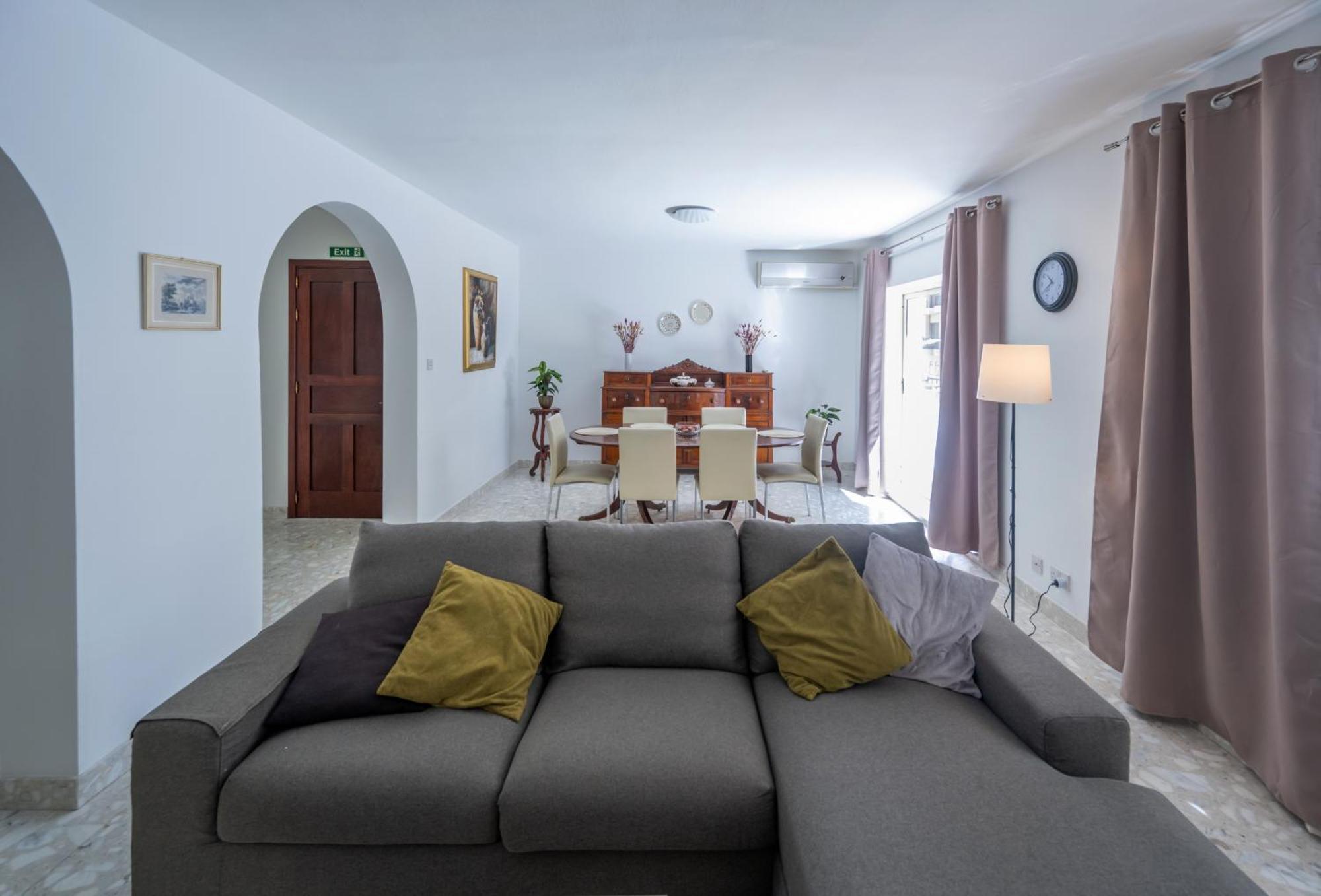 Spacious 3 Bedroom Apartment In The Heart Of St Julians San Ġiljan Buitenkant foto