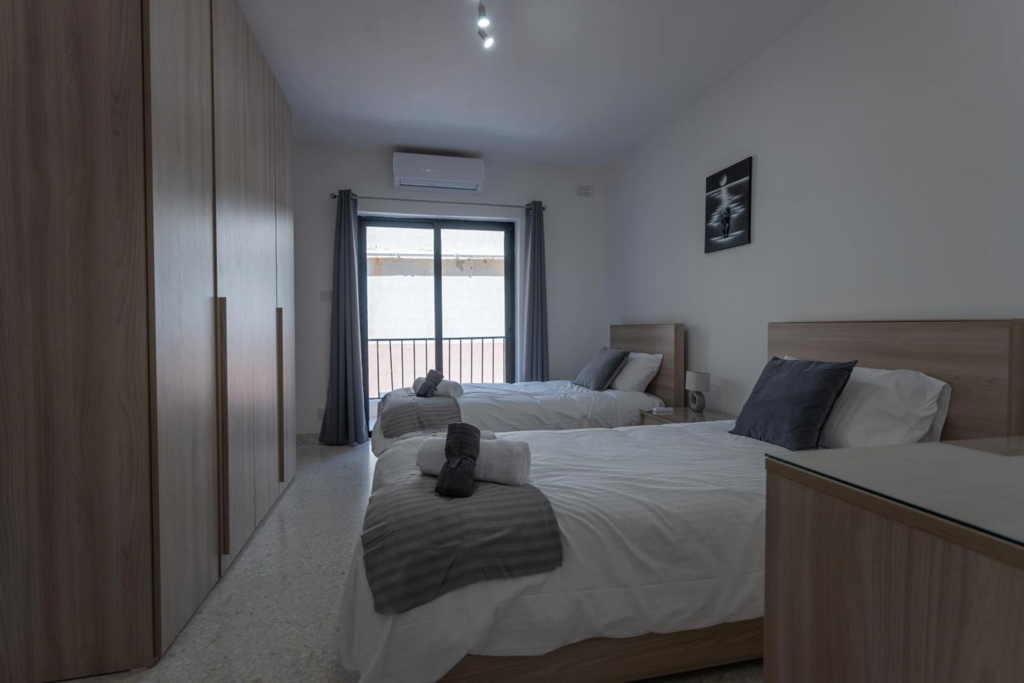 Spacious 3 Bedroom Apartment In The Heart Of St Julians San Ġiljan Buitenkant foto