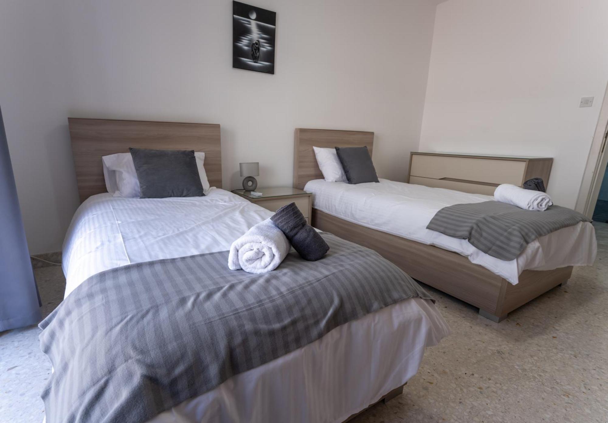 Spacious 3 Bedroom Apartment In The Heart Of St Julians San Ġiljan Buitenkant foto