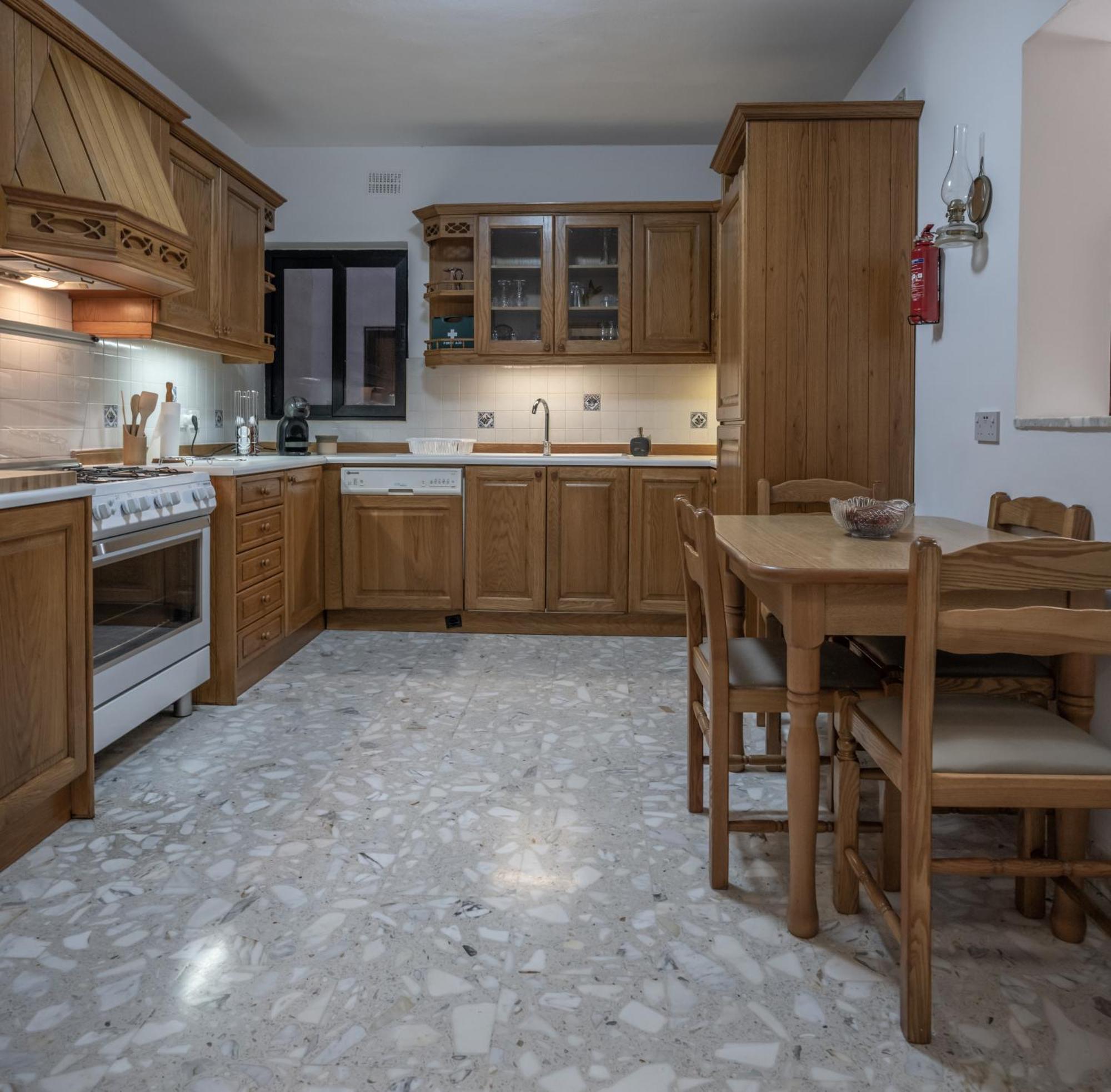 Spacious 3 Bedroom Apartment In The Heart Of St Julians San Ġiljan Buitenkant foto