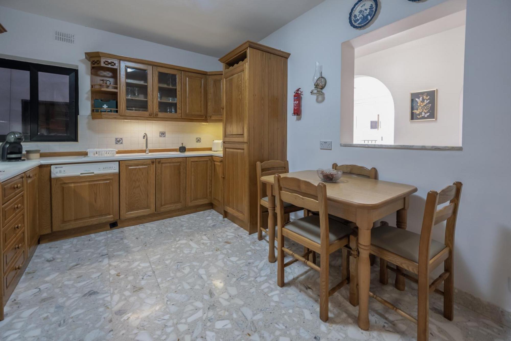 Spacious 3 Bedroom Apartment In The Heart Of St Julians San Ġiljan Buitenkant foto