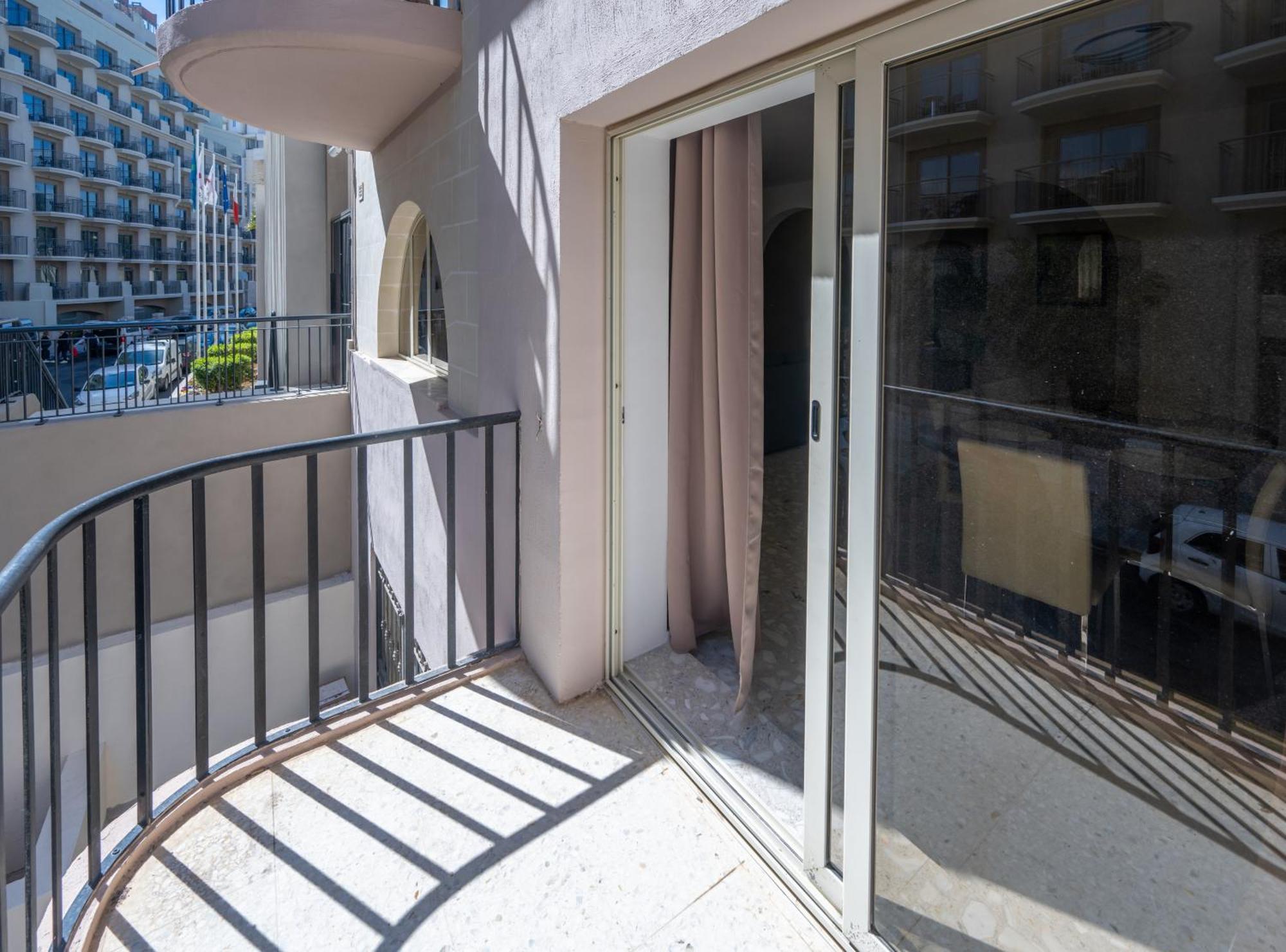 Spacious 3 Bedroom Apartment In The Heart Of St Julians San Ġiljan Buitenkant foto