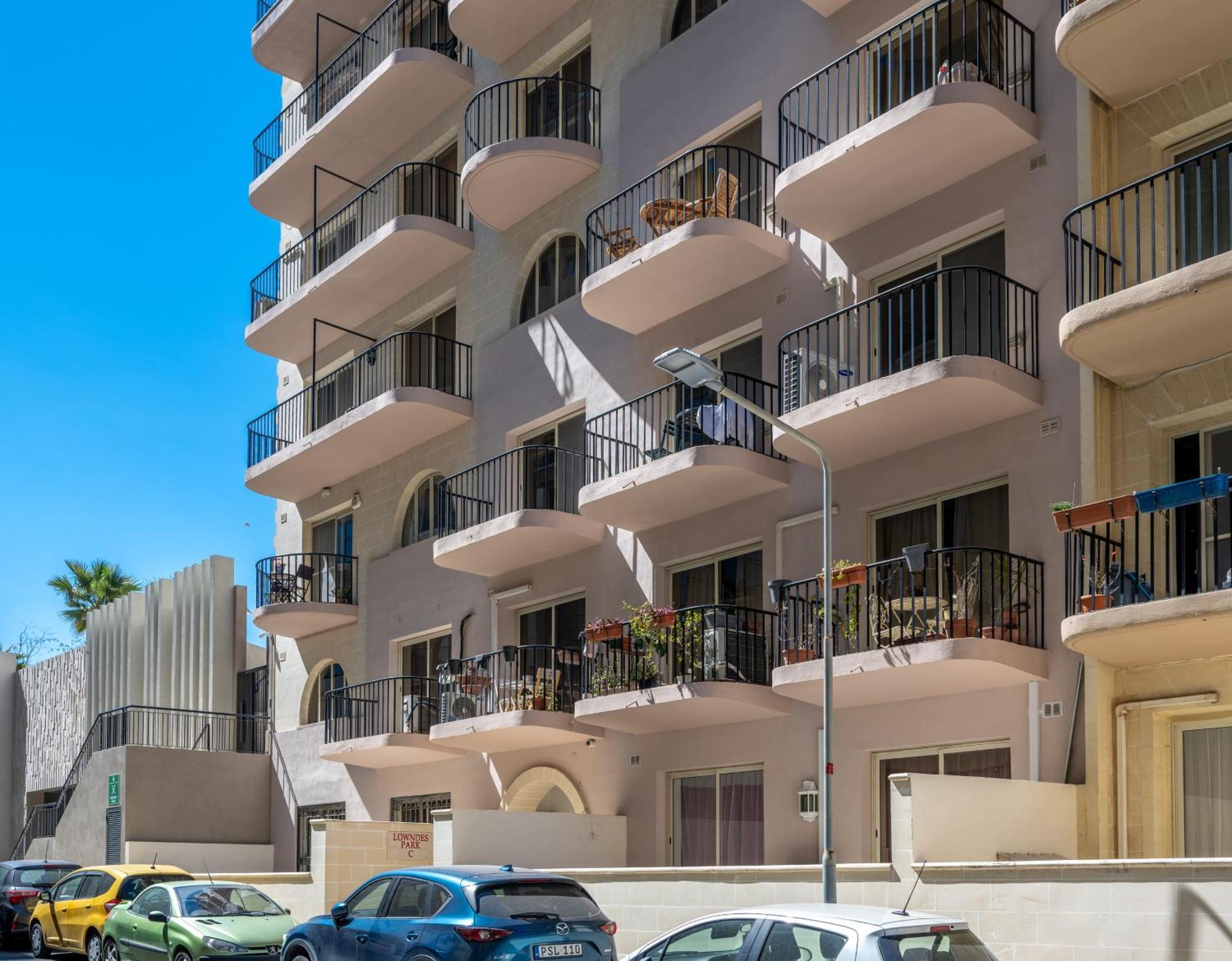 Spacious 3 Bedroom Apartment In The Heart Of St Julians San Ġiljan Buitenkant foto