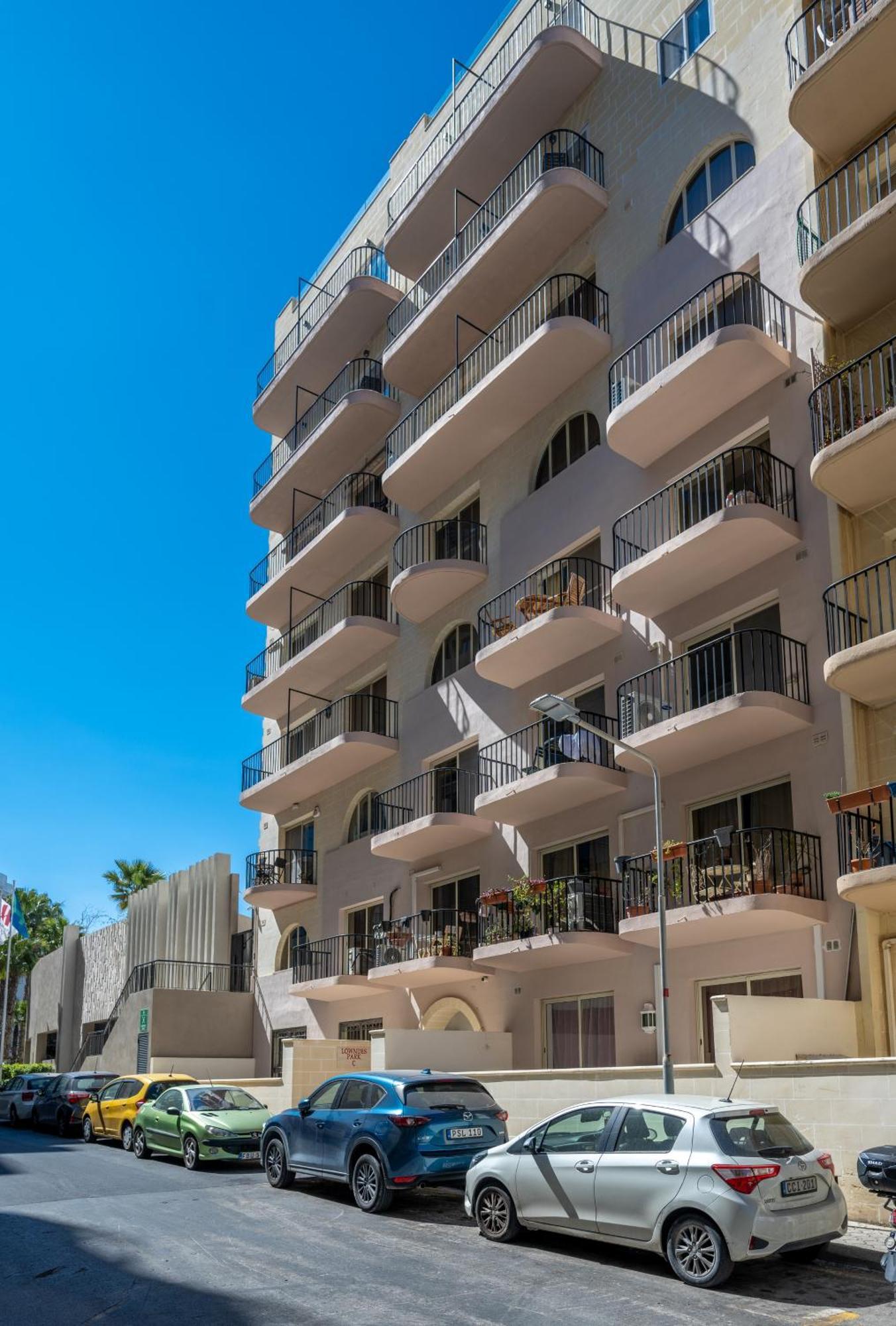 Spacious 3 Bedroom Apartment In The Heart Of St Julians San Ġiljan Buitenkant foto
